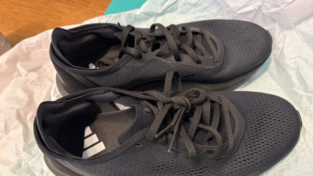 adidas TREADFLOWを開封して撮影した実物写真