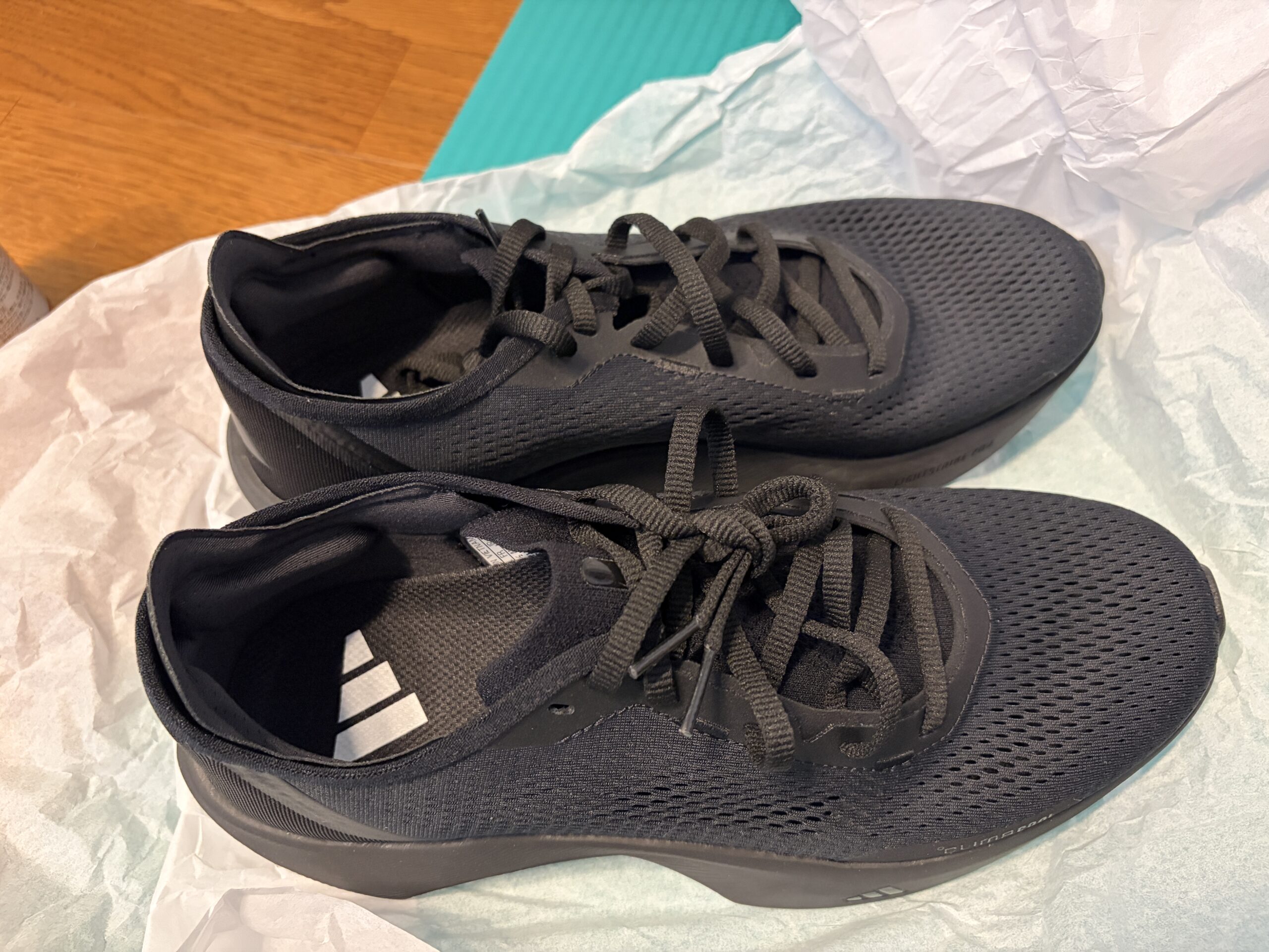 adidas TREADFLOWを開封して撮影した実物写真